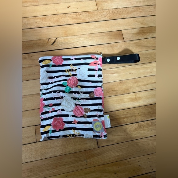 Itzy Ritzy Other - Itzy Ritzy Sealed Wet Bag with Adjustable Handle, Measures 11 x14, Flora…